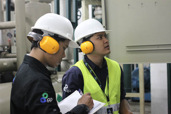 Energy Audits Layanan ini mencakup analisis mendetail terhadap konsumsi energi, identifikasi sumber pemborosan, dan rekomendasi langkah-langkah perbaikan. Kami menggunakan teknologi dan metode terkini untuk mengukur performa energi dan memberikan solusi yang dapat mengurangi biaya operasional serta meningkatkan efisiensi.