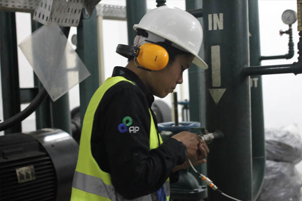 Energy Simulations Layanan ini mencakup penggunaan perangkat lunak simulasi canggih untuk memodelkan dan menganalisis konsumsi energi, dampak desain, dan efektivitas berbagai strategi efisiensi energi. Kami memberikan wawasan tentang bagaimana perubahan desain atau sistem dapat mempengaruhi penggunaan energi, serta rekomendasi untuk mencapai performa energi yang optimal.