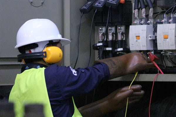 Testing & Commissioning Layanan Testing & Commissioning untuk memastikan sistem bangunan berfungsi dengan optimal dan sesuai spesifikasi. Layanan ini mencakup pengujian sistem mekanikal, elektrikal, dan plumbing (MEP) serta verifikasi bahwa semua komponen beroperasi dengan efisien dan aman.